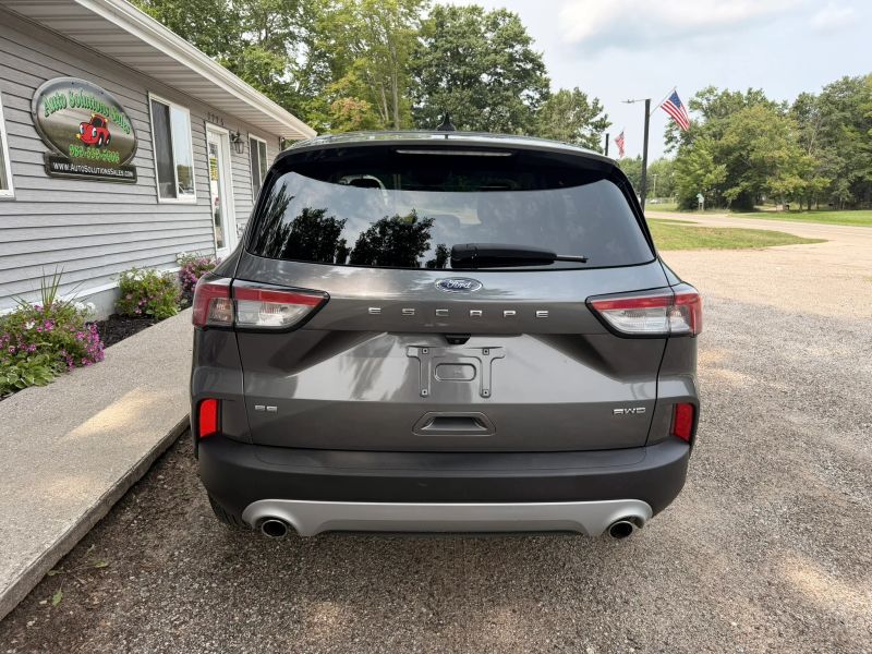 Photo 4 of 2022 Ford Escape SE