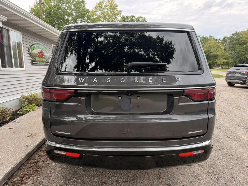 Photo 4 of 2022 Jeep Wagoneer Series III