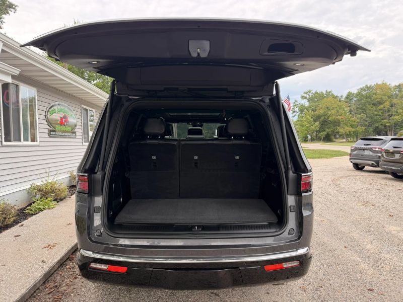 Photo 5 of 2022 Jeep Wagoneer Series III