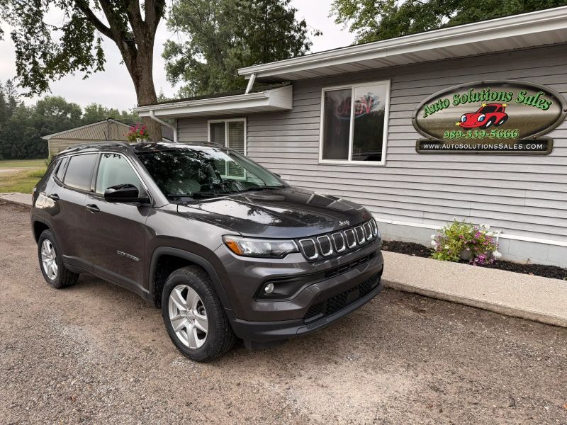 2022 Jeep Compass Latitude - Image 2