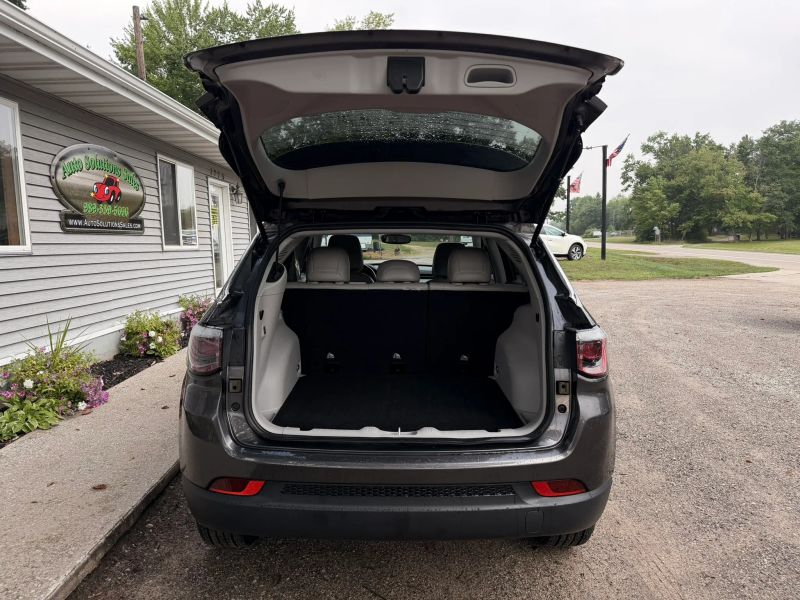 2022 Jeep Compass Latitude - Image 5