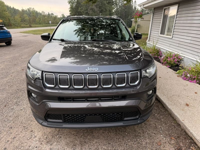 2022 Jeep Compass Latitude - Image 3