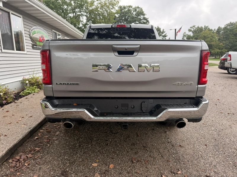 2025 Ram 1500 Laramie - Image 4