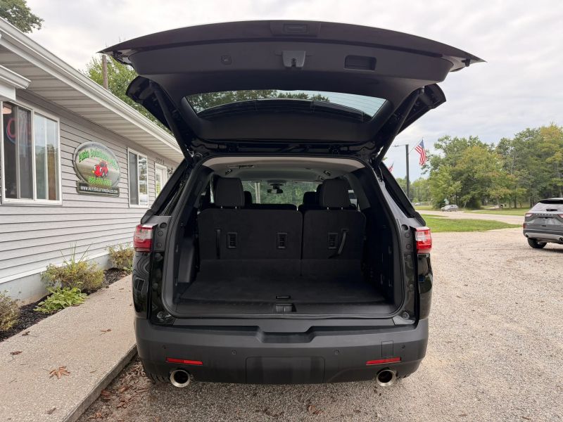 2021 Chevrolet Traverse LT Sport Utility 4D - Image 5