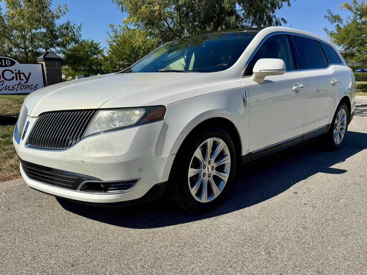 Photo 2 of 2013 Lincoln MKT EcoBoost