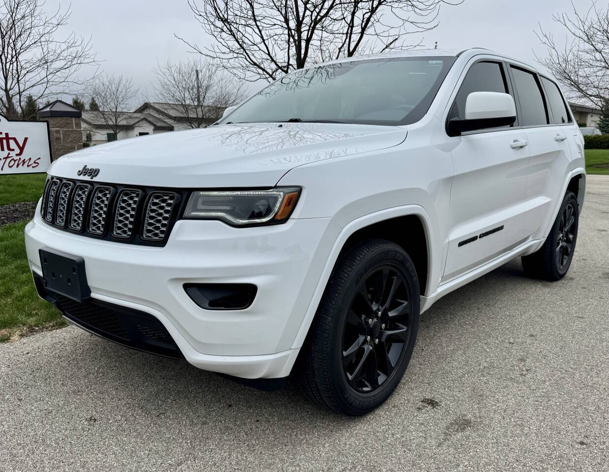 2021 Jeep Grand Cherokee Laredo X - Image 2