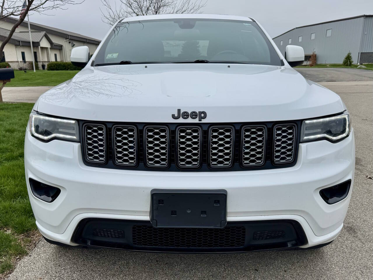2021 Jeep Grand Cherokee Laredo X - Image 3