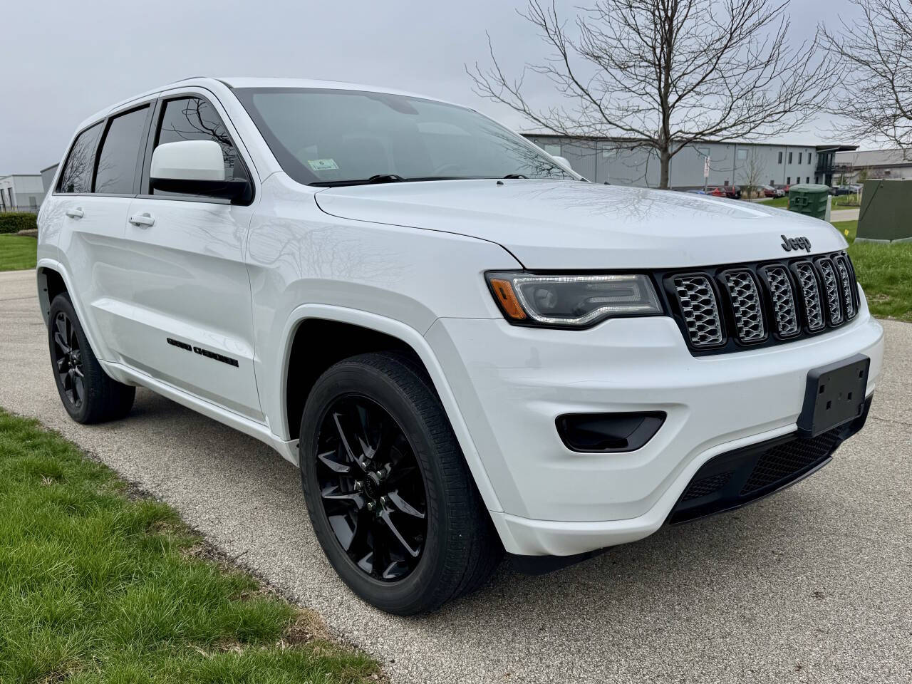 2021 Jeep Grand Cherokee Laredo X - Image 4