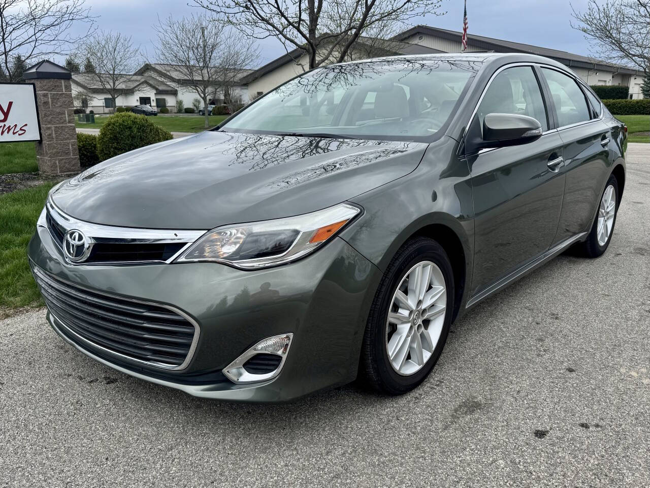 2013 Toyota Avalon XLE Premium - Image 3