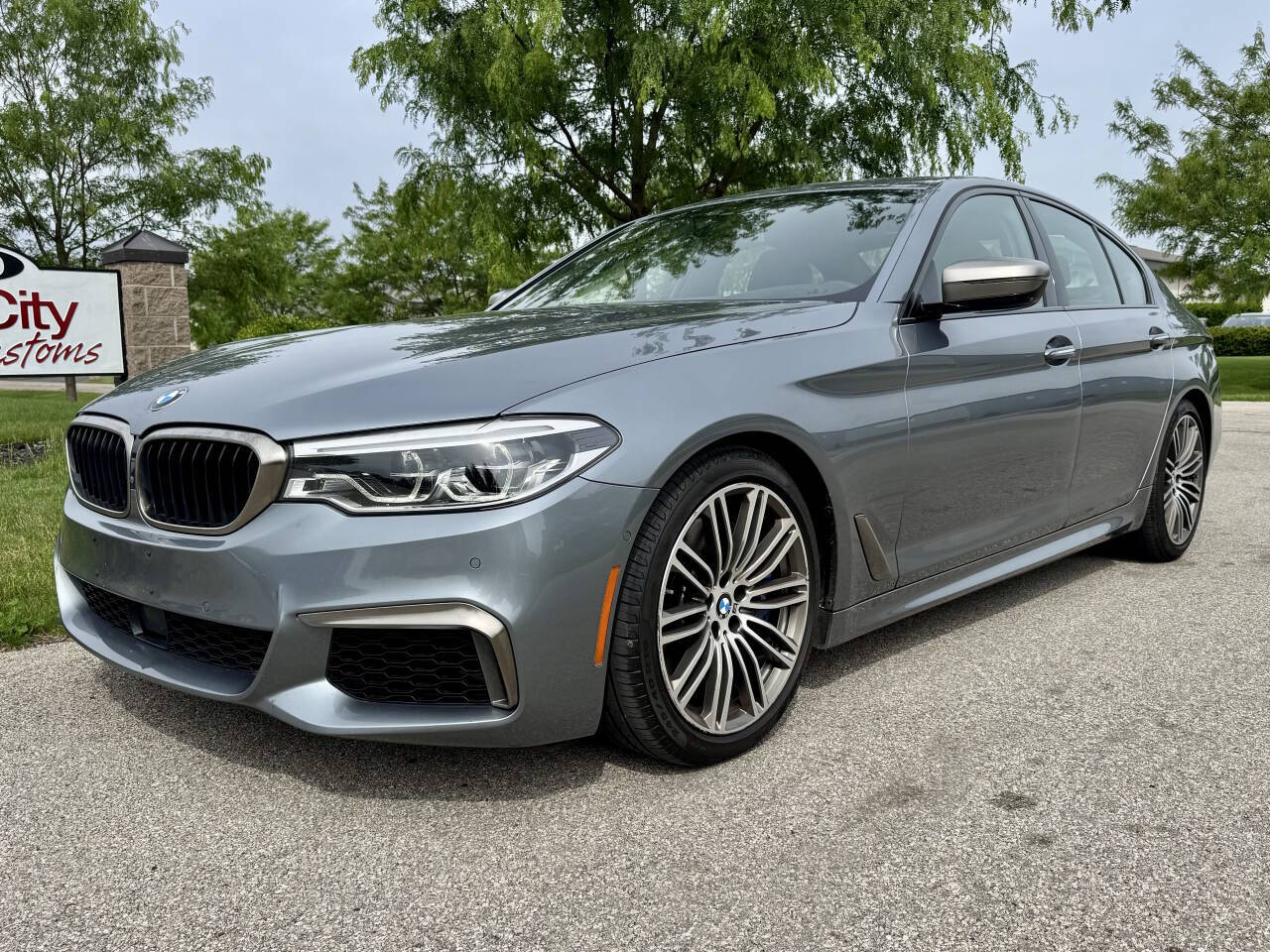 Photo 2 of 2018 BMW 5 Series M550i xDrive