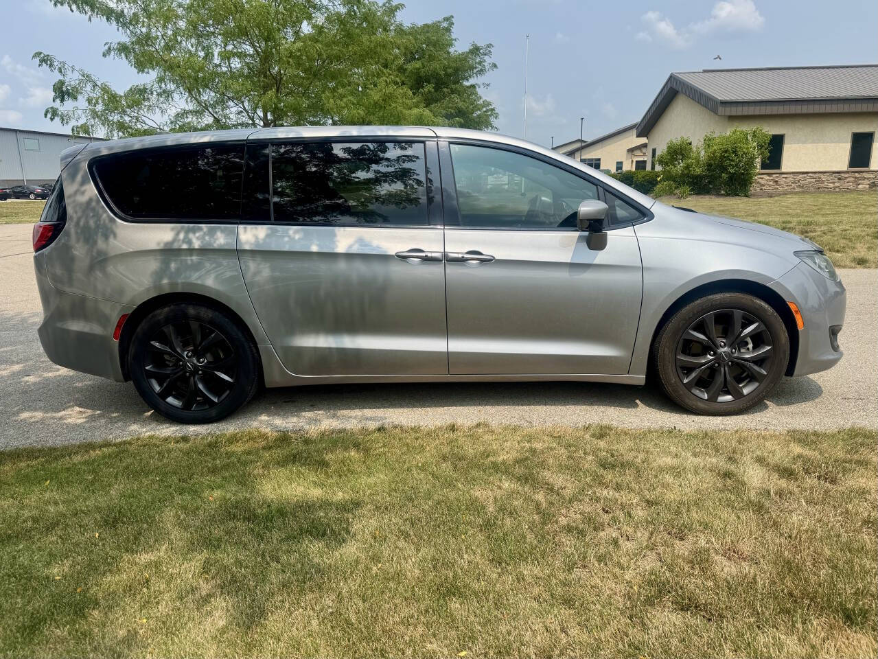 Photo 5 of 2018 Chrysler Pacifica Touring Plus