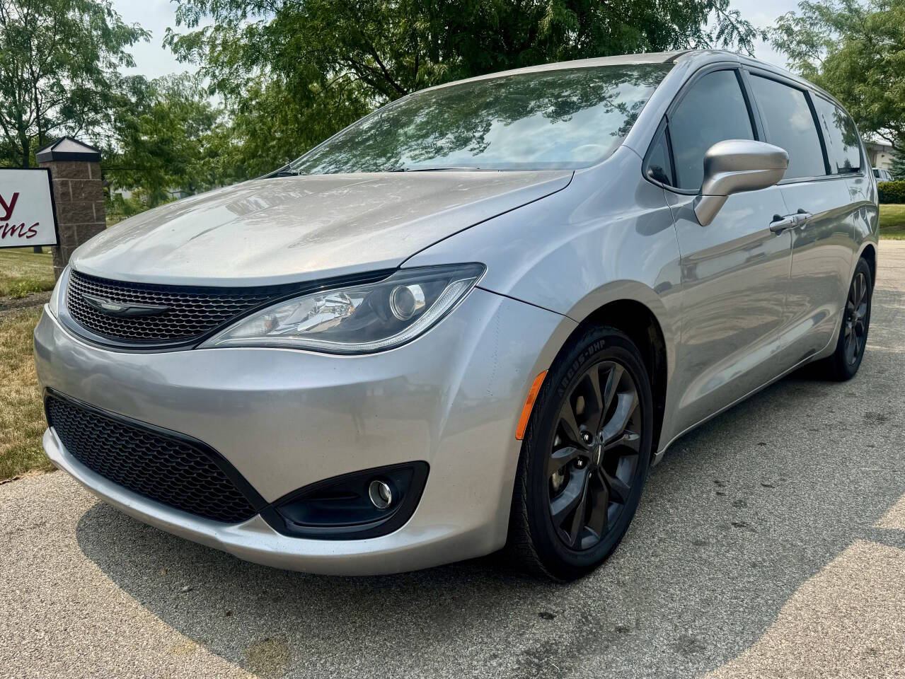 Photo 2 of 2018 Chrysler Pacifica Touring Plus
