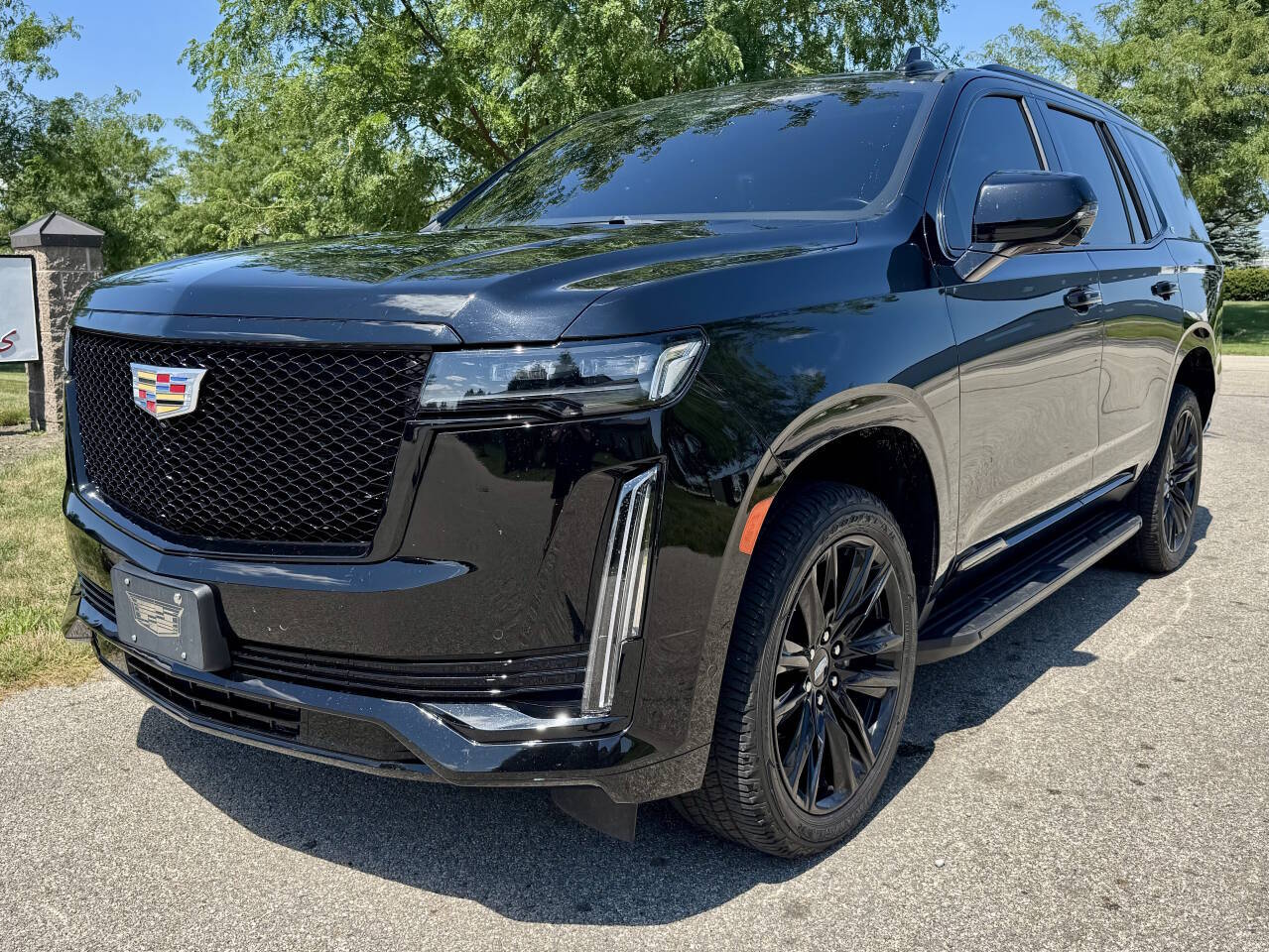 Photo 2 of 2022 Cadillac Escalade Sport