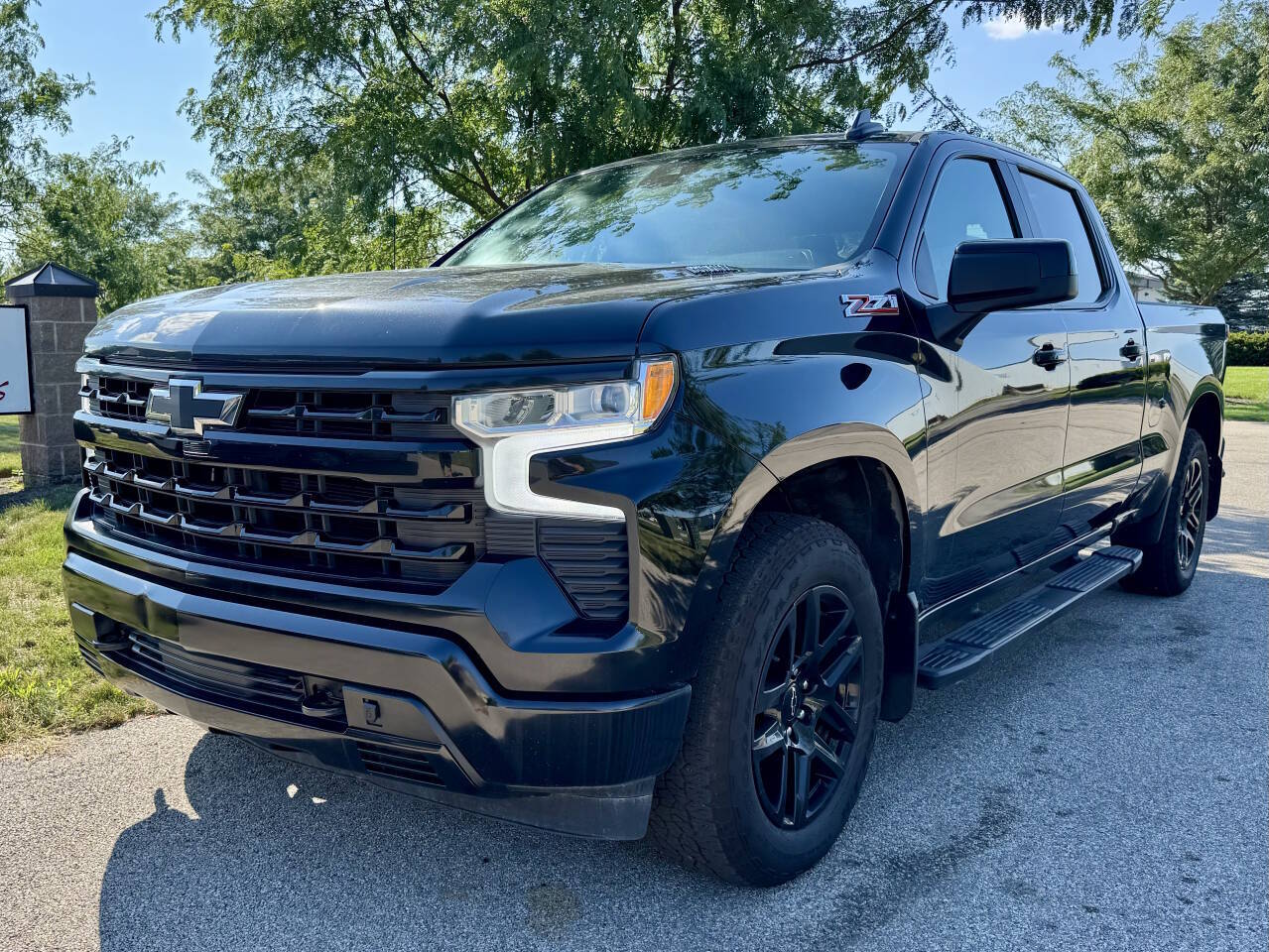 Photo 2 of 2024 Chevrolet Silverado 1500 RST