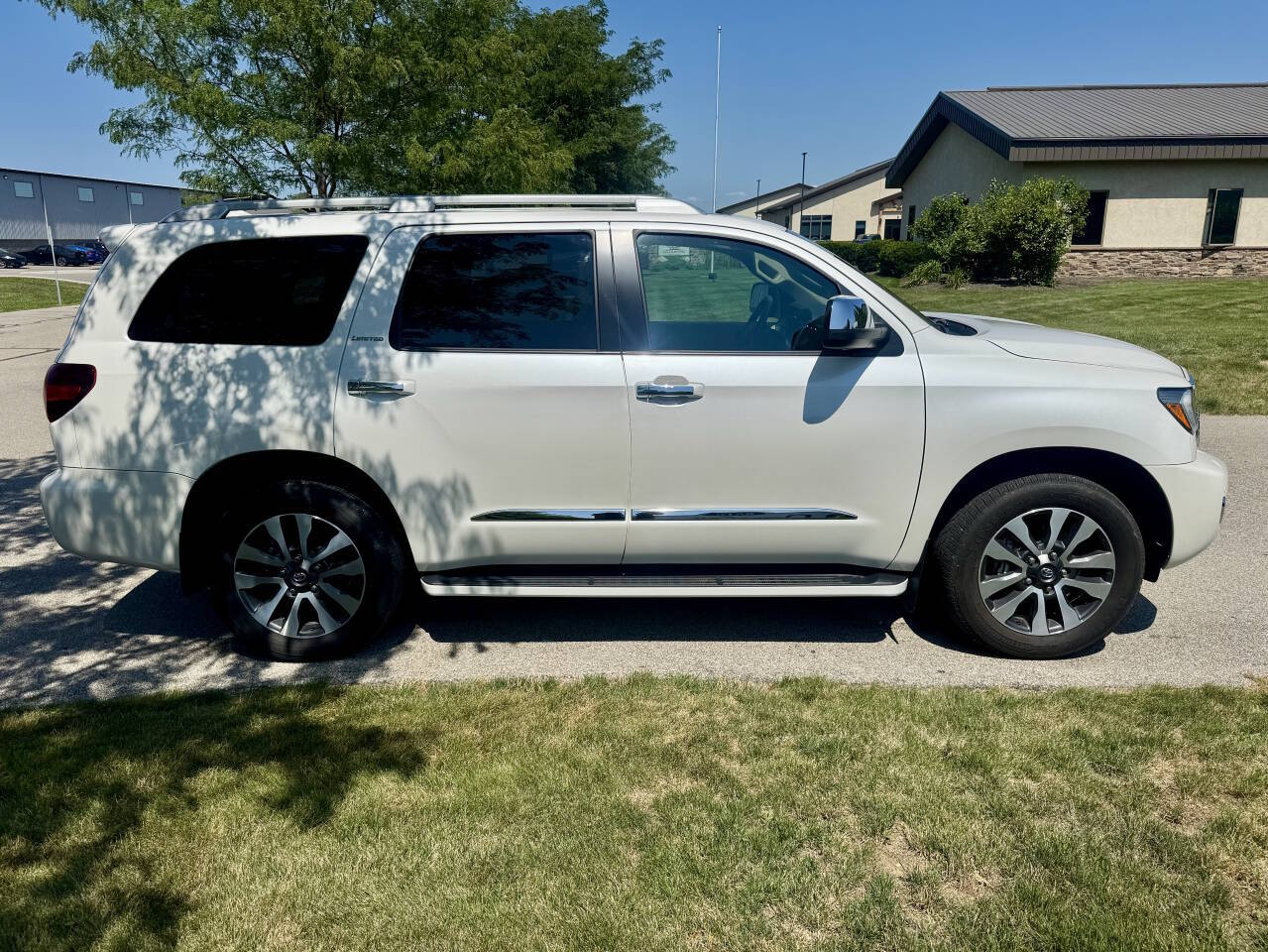 Photo 5 of 2021 Toyota Sequoia Limited