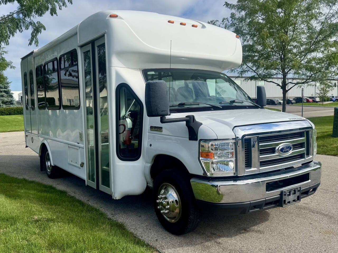 2017 Ford E-Series E-350 SD - Image 4