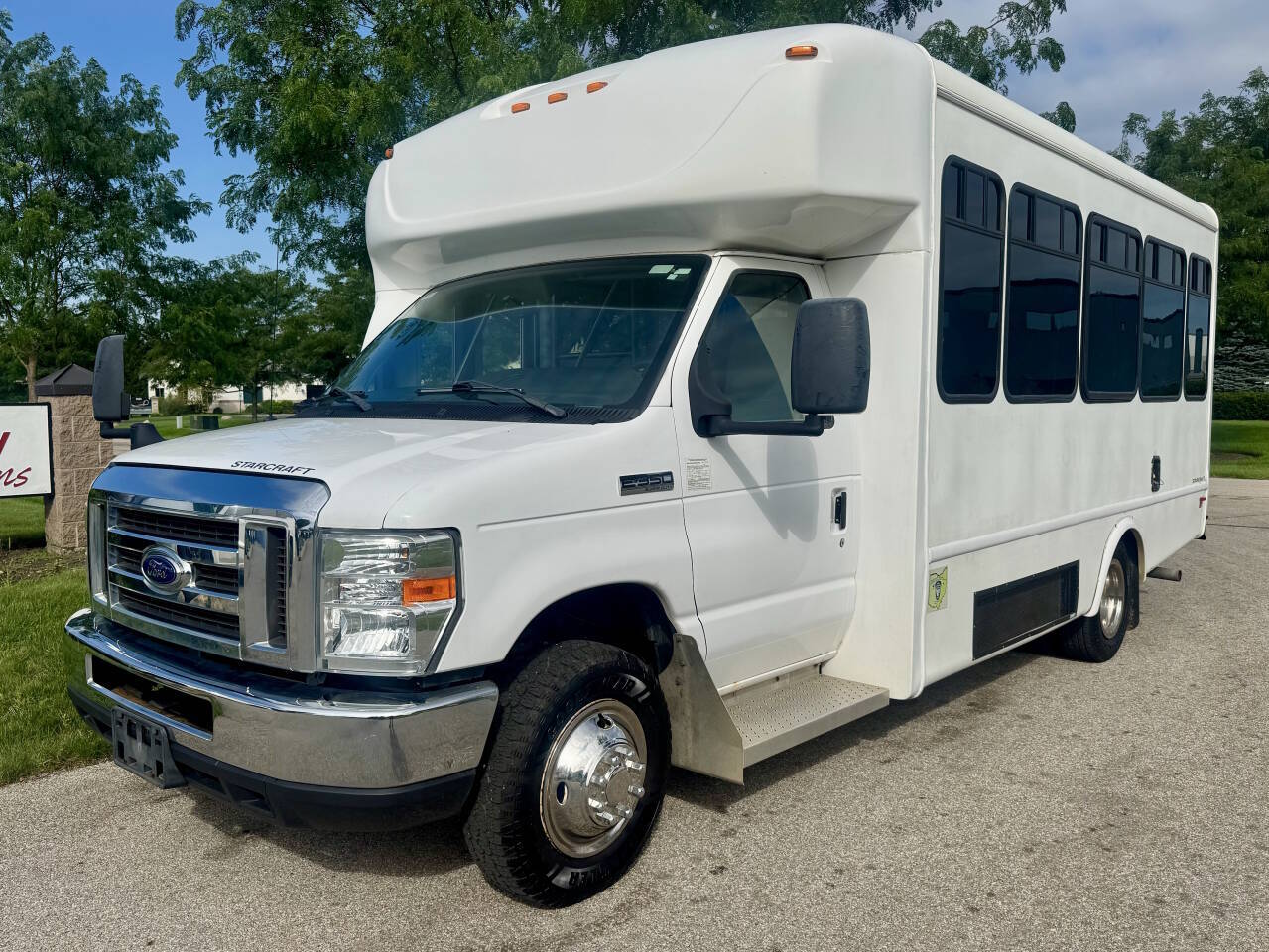 2017 Ford E-Series E-350 SD - Image 2