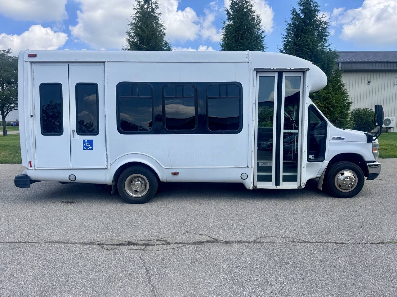 2009 Ford E-Series E-350 SD - Image 5