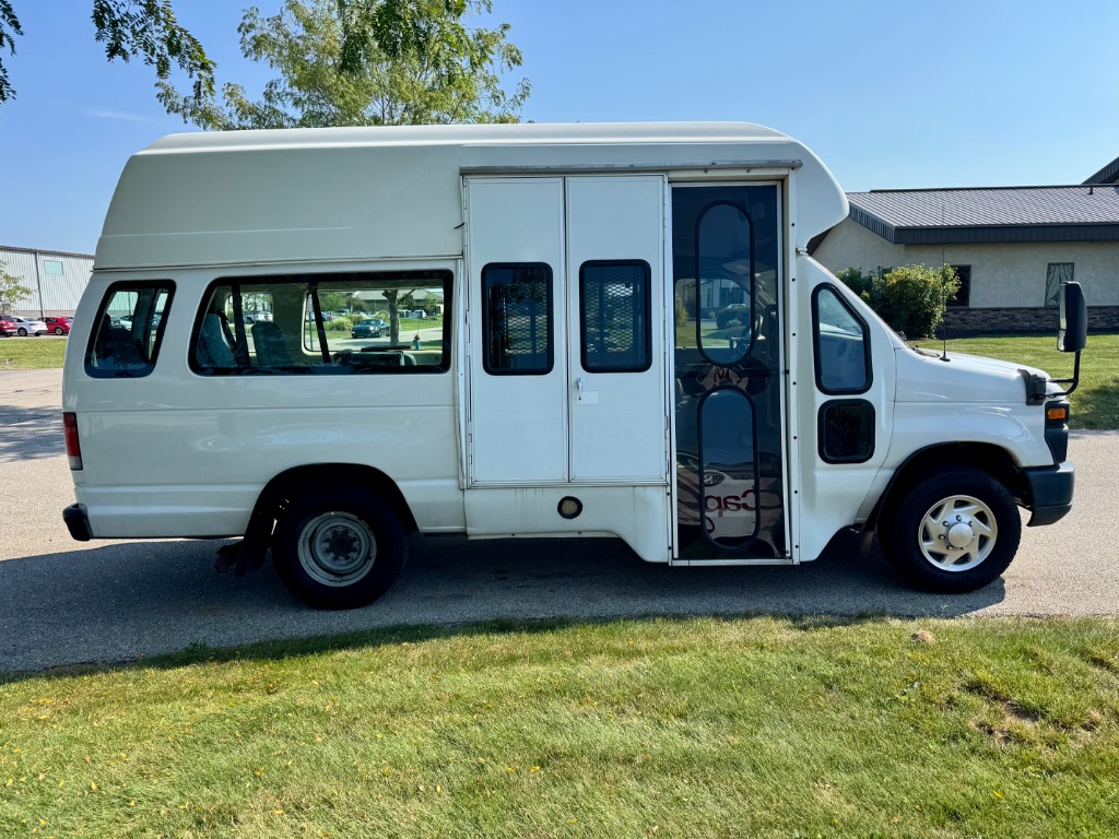 2012 Ford E-Series E-350 SD - Image 5