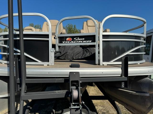 2023 Suntracker SF24XP3 24 DLX XPS - Image 3