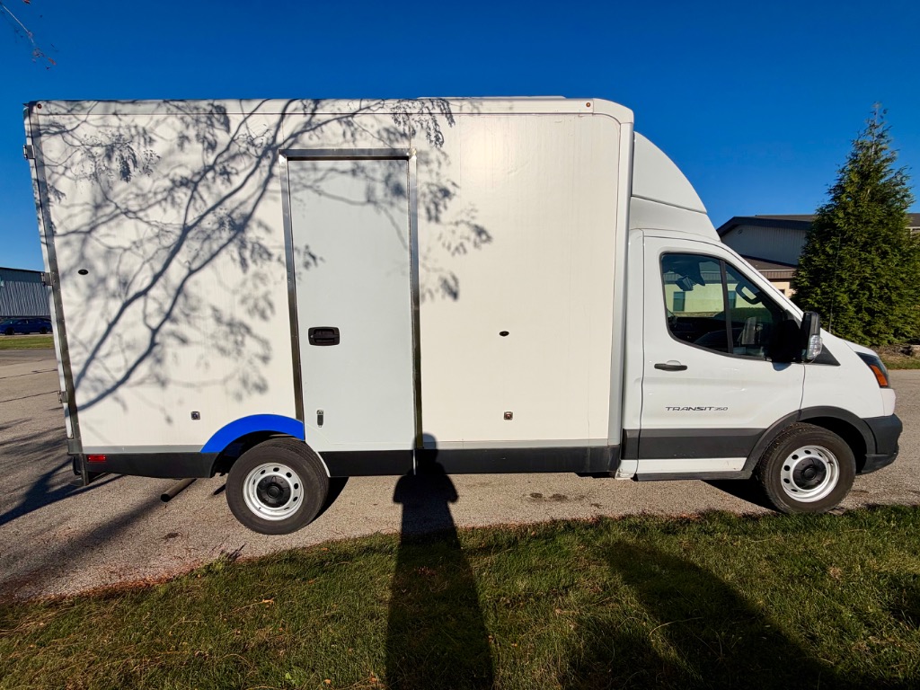 2022 Ford Transit 350 - Image 5