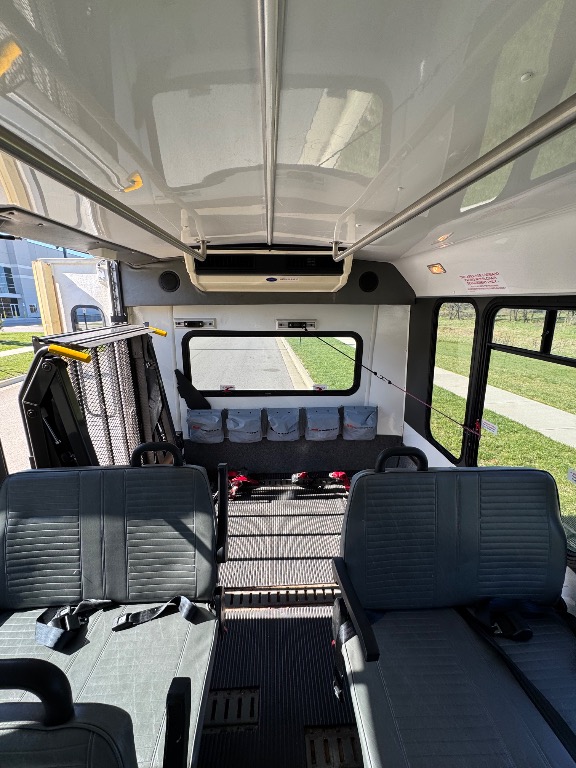 2000 Chevrolet Express G3500 Cutaway - Image 3