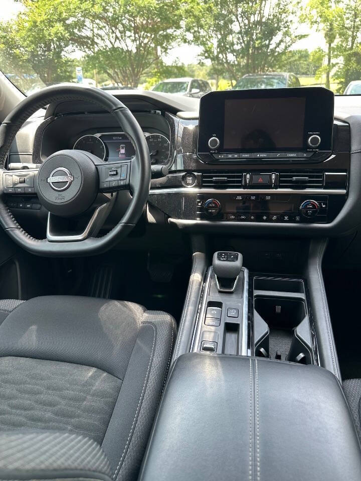 2025 Nissan Pathfinder SV - Image 5