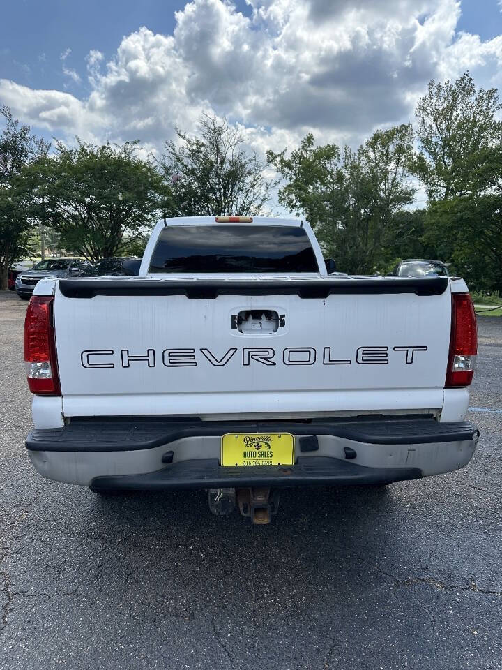 2003 Chevrolet Silverado 2500HD LS - Image 4