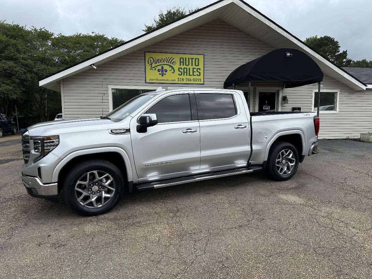 2022 GMC Sierra 1500 SLT - Image 3