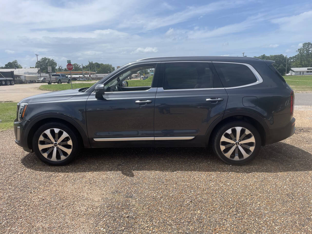 2021 Kia Telluride S - Image 2