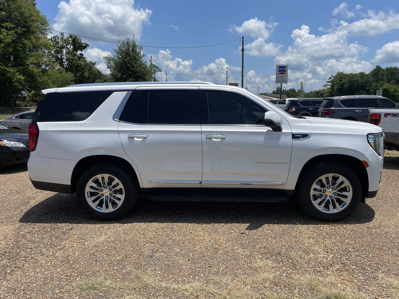 2021 GMC Yukon SLT - Image 4
