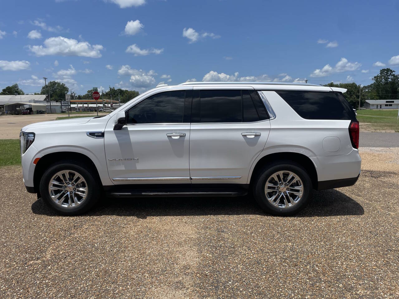 2021 GMC Yukon SLT - Image 2