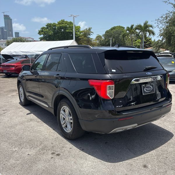 2022 Ford Explorer XLT - Image 3