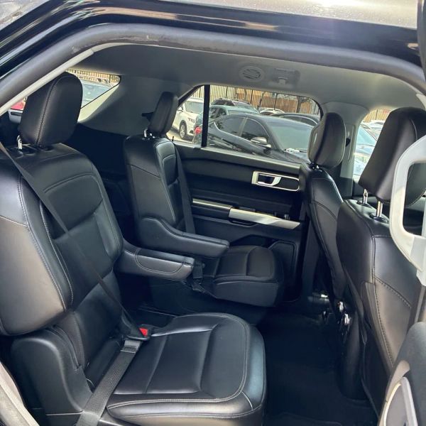 2022 Ford Explorer XLT - Image 4