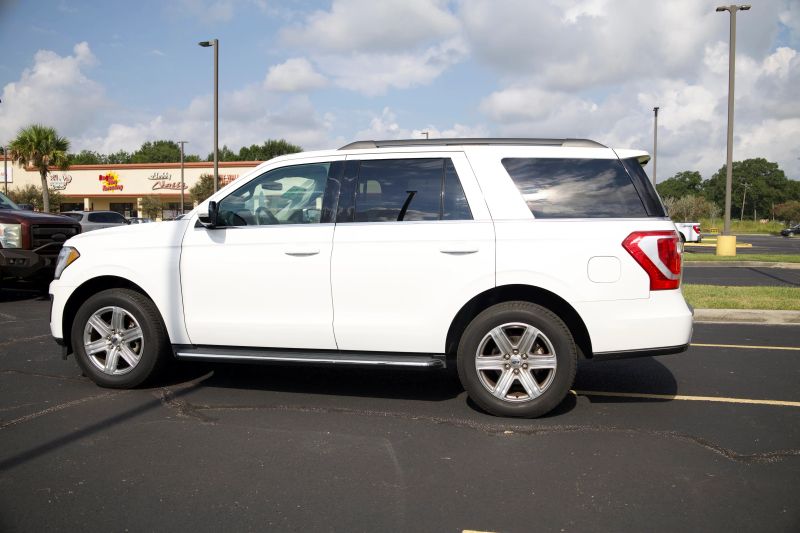2020 Ford Expedition XLT - Image 2