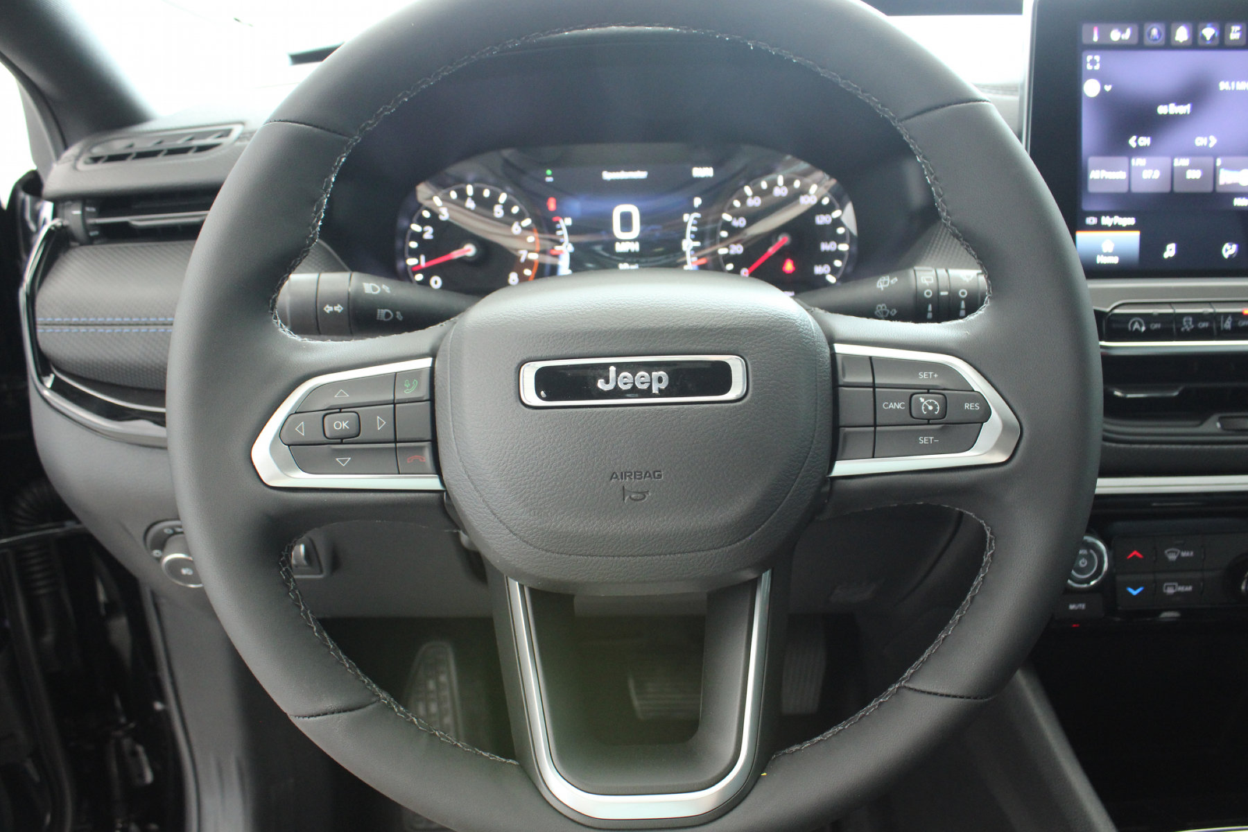 2025 Jeep Compass Latitude - Image 5