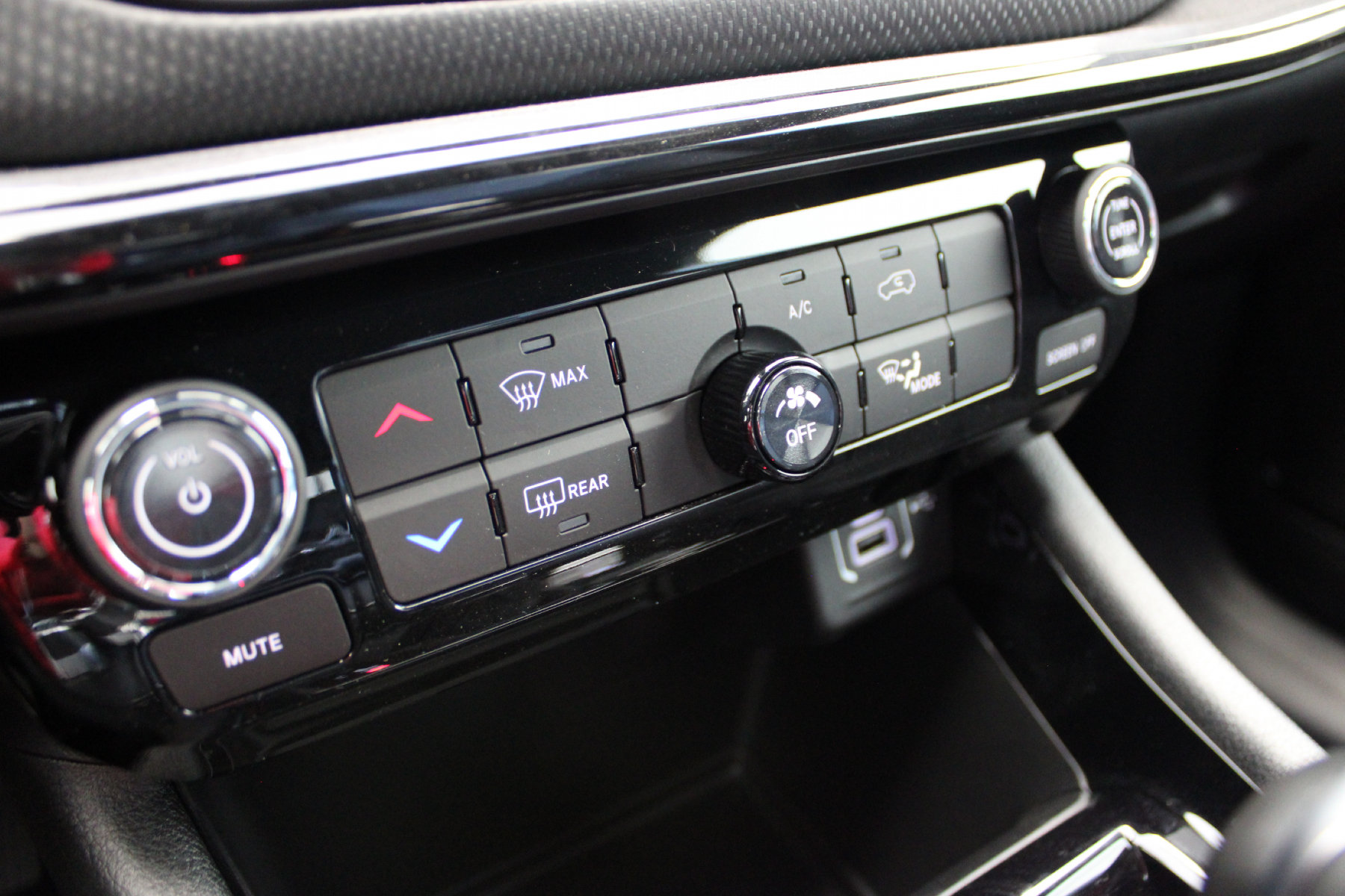 2026 Jeep Compass Latitude - Image 4