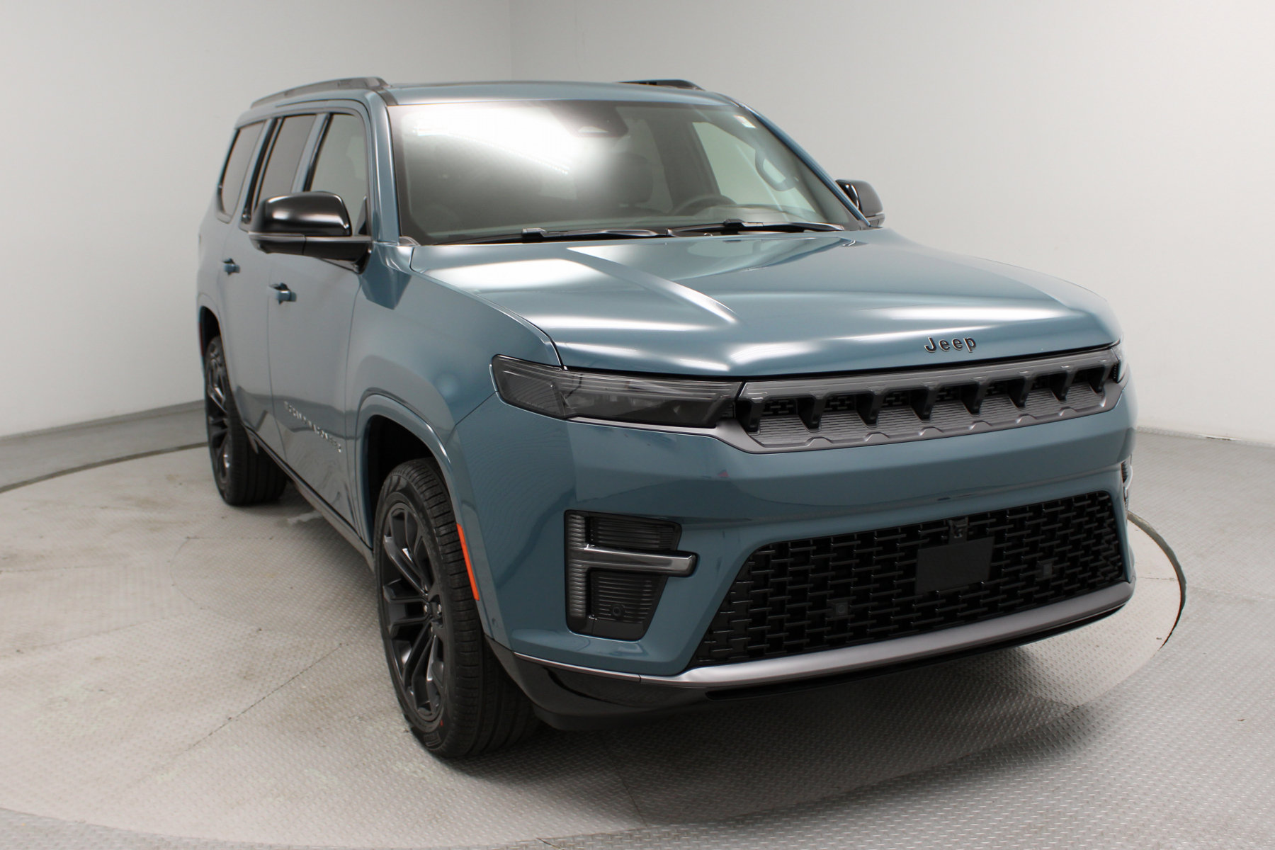 2026 Jeep Grand Wagoneer Summit - Image 2