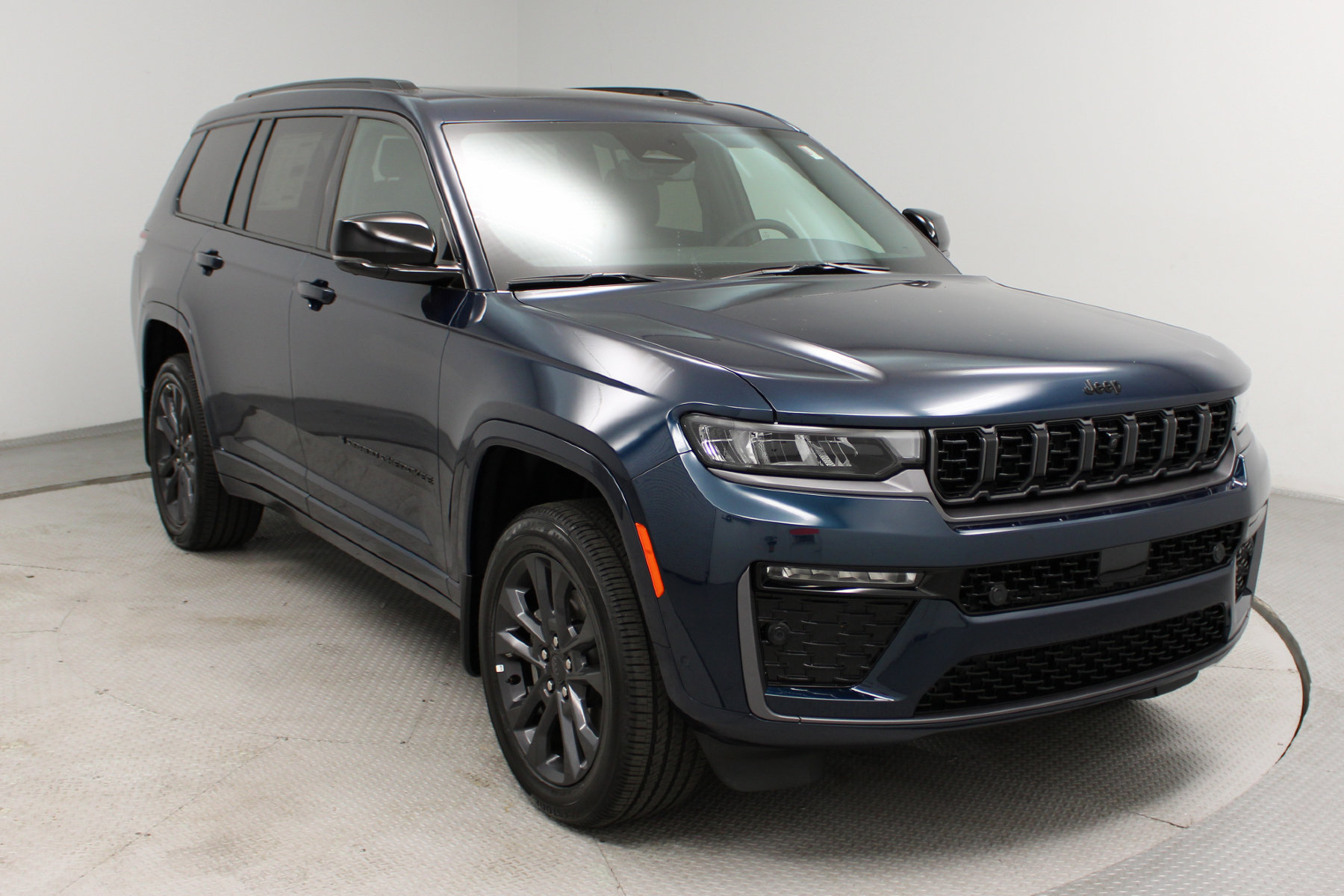 2026 Jeep Grand Cherokee L - Image 2