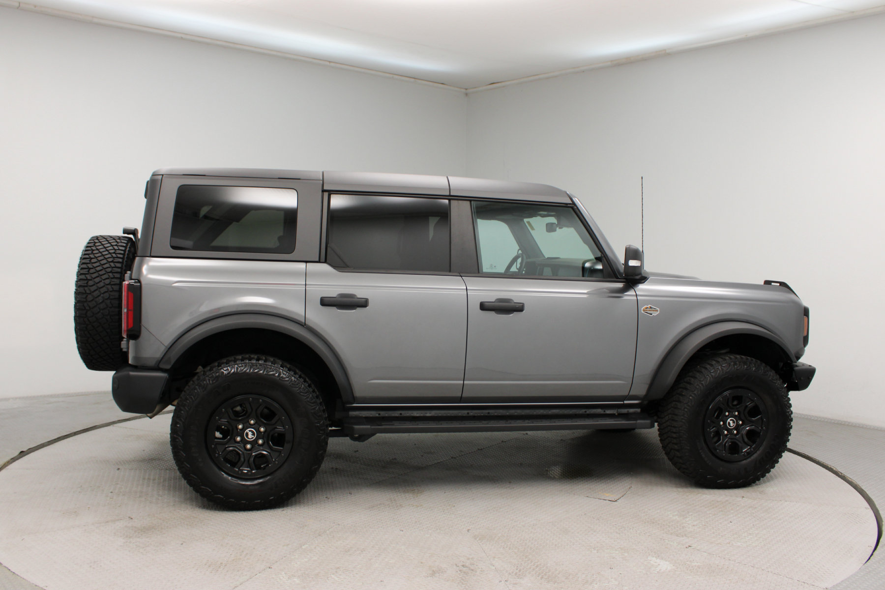2024 Ford Bronco Wildtrak - Image 2