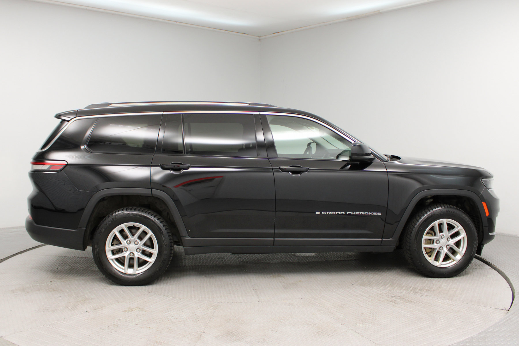 2023 Jeep Grand Cherokee L - Image 2