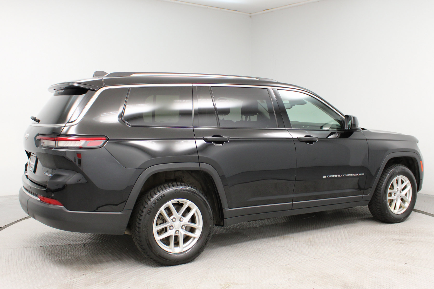 2023 Jeep Grand Cherokee L - Image 3