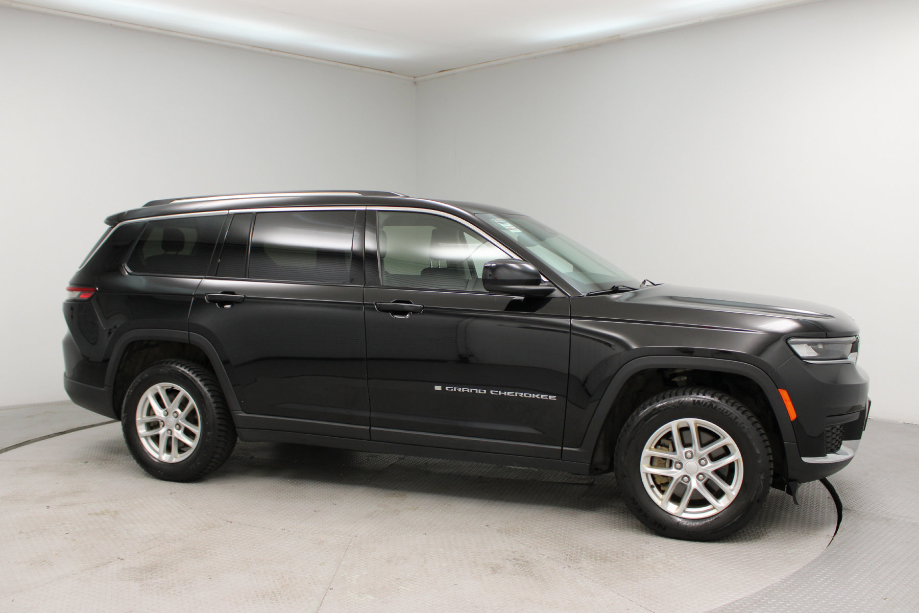 2023 Jeep Grand Cherokee L - Image 4