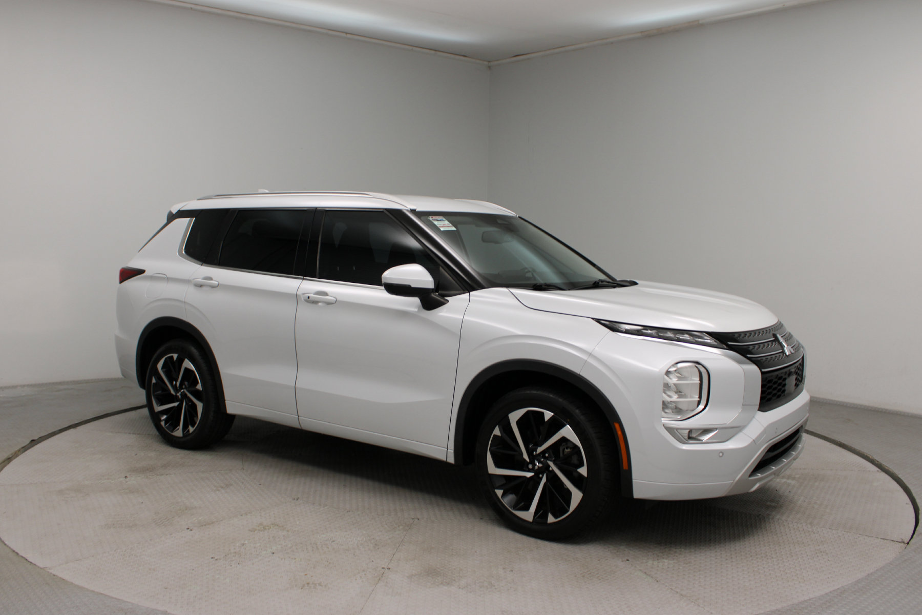 2023 Mitsubishi Outlander SEL - Image 5