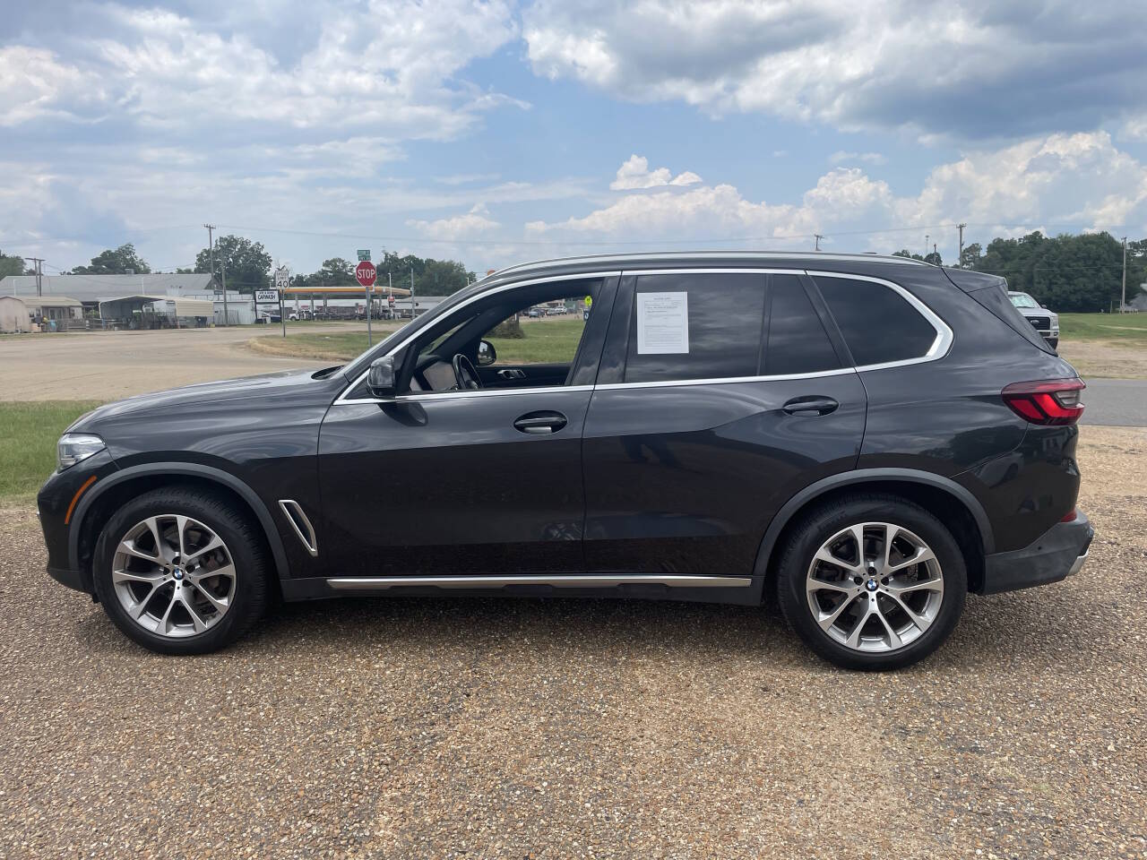 2022 BMW X5 sDrive40i - Image 2