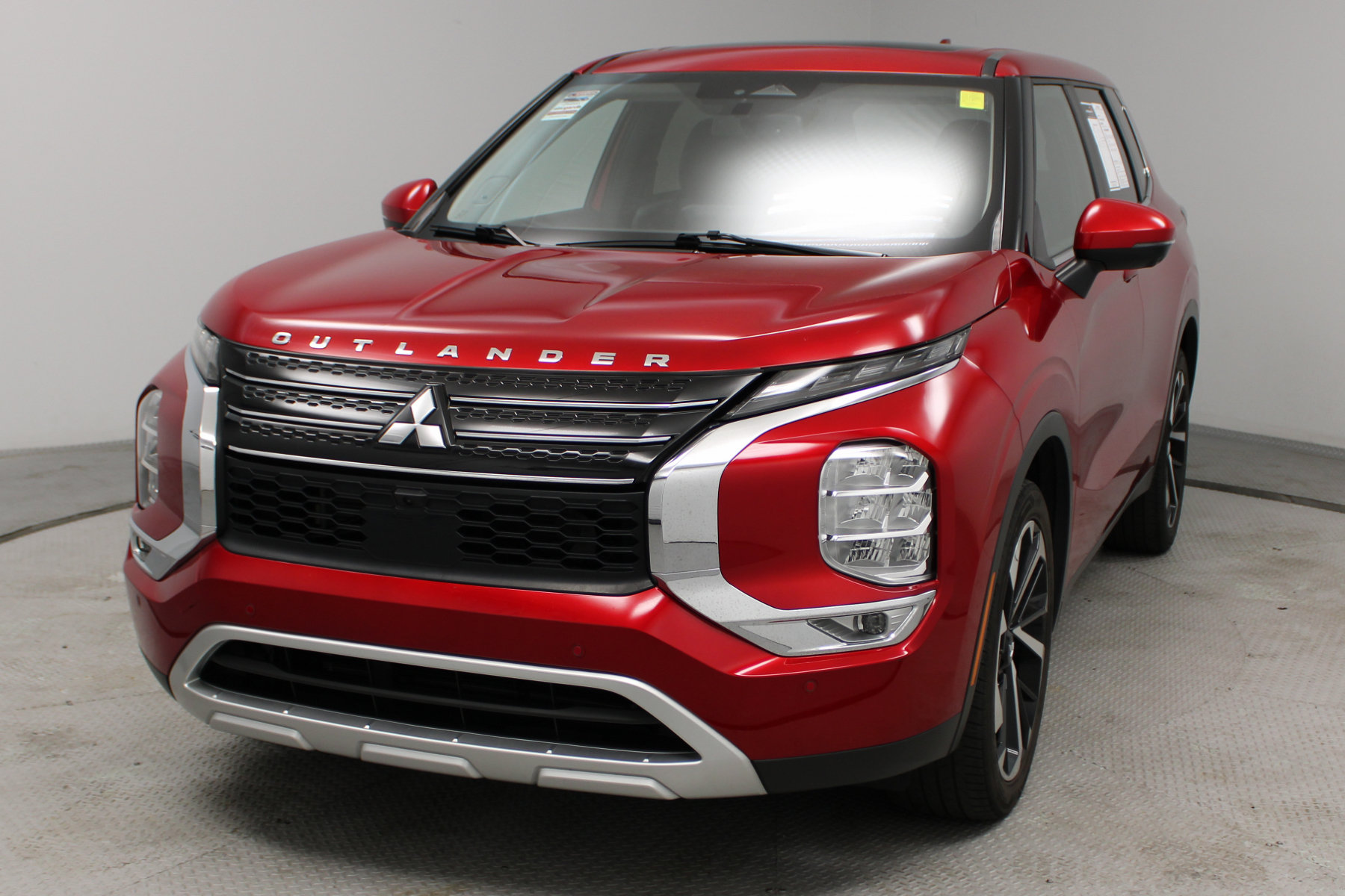 2024 Mitsubishi Outlander SE - Image 3