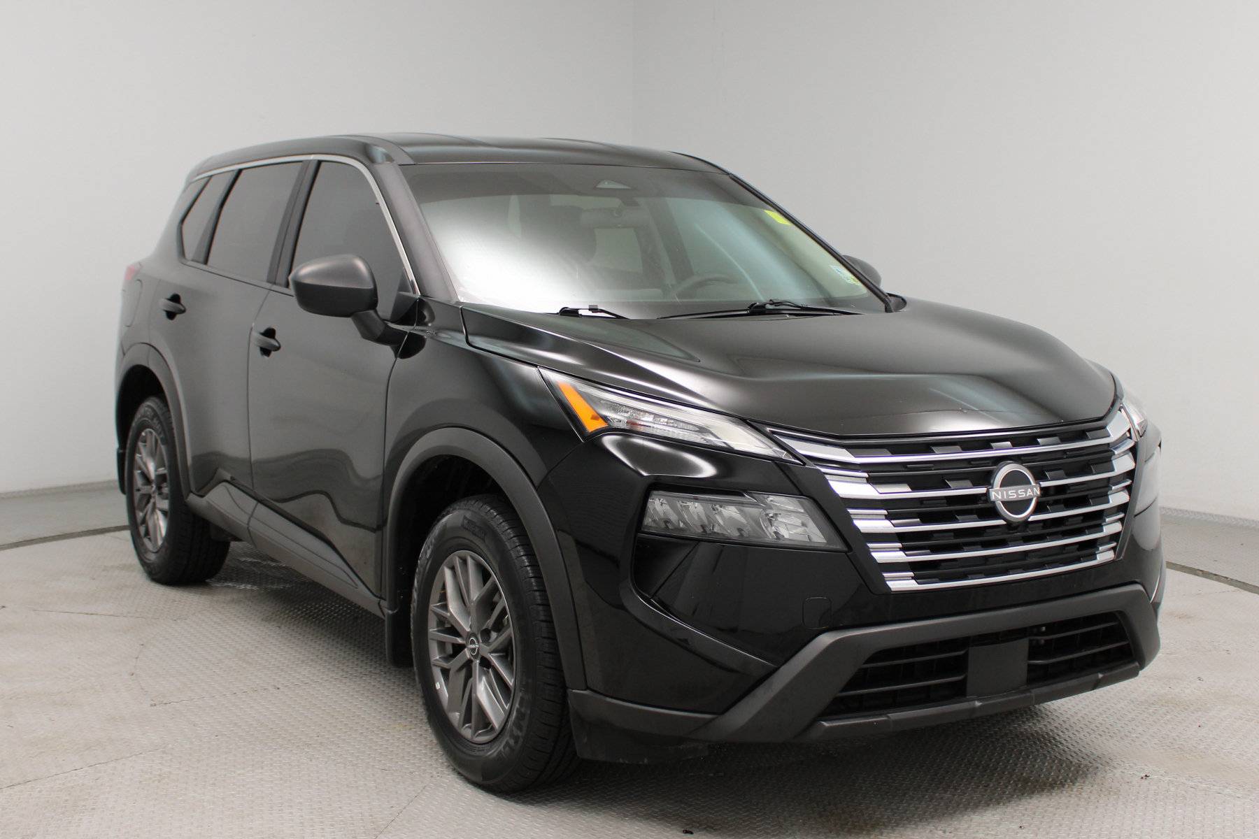 Photo 2 of 2025 Nissan Rogue S
