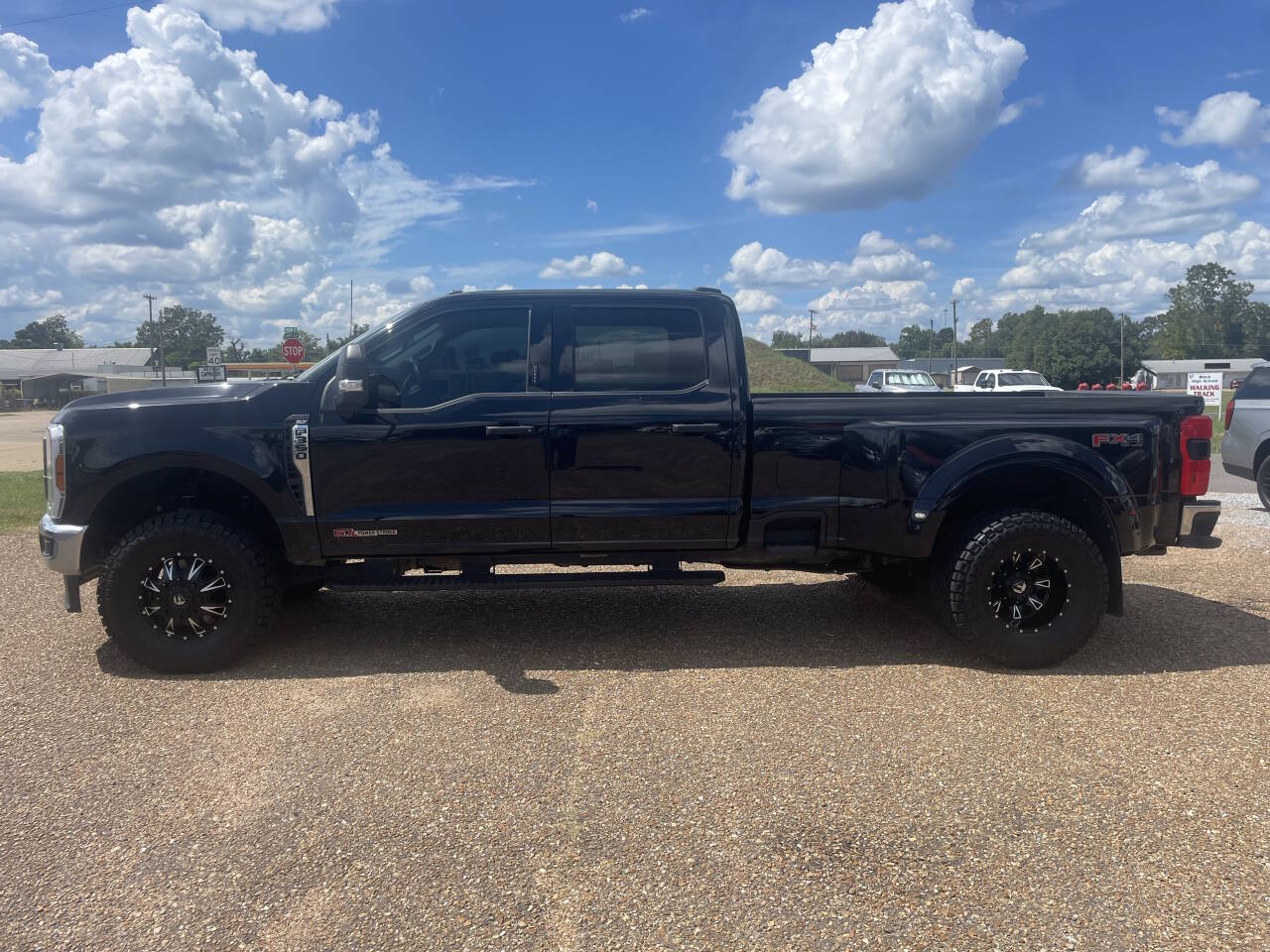 2024 Ford F-350 Super Duty XLT - Image 2