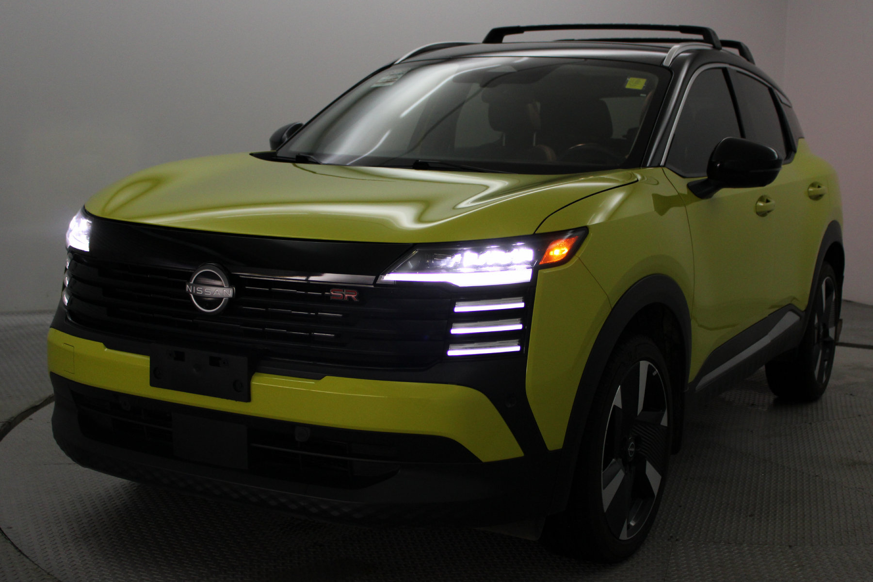 2025 Nissan Kicks SR - Image 5