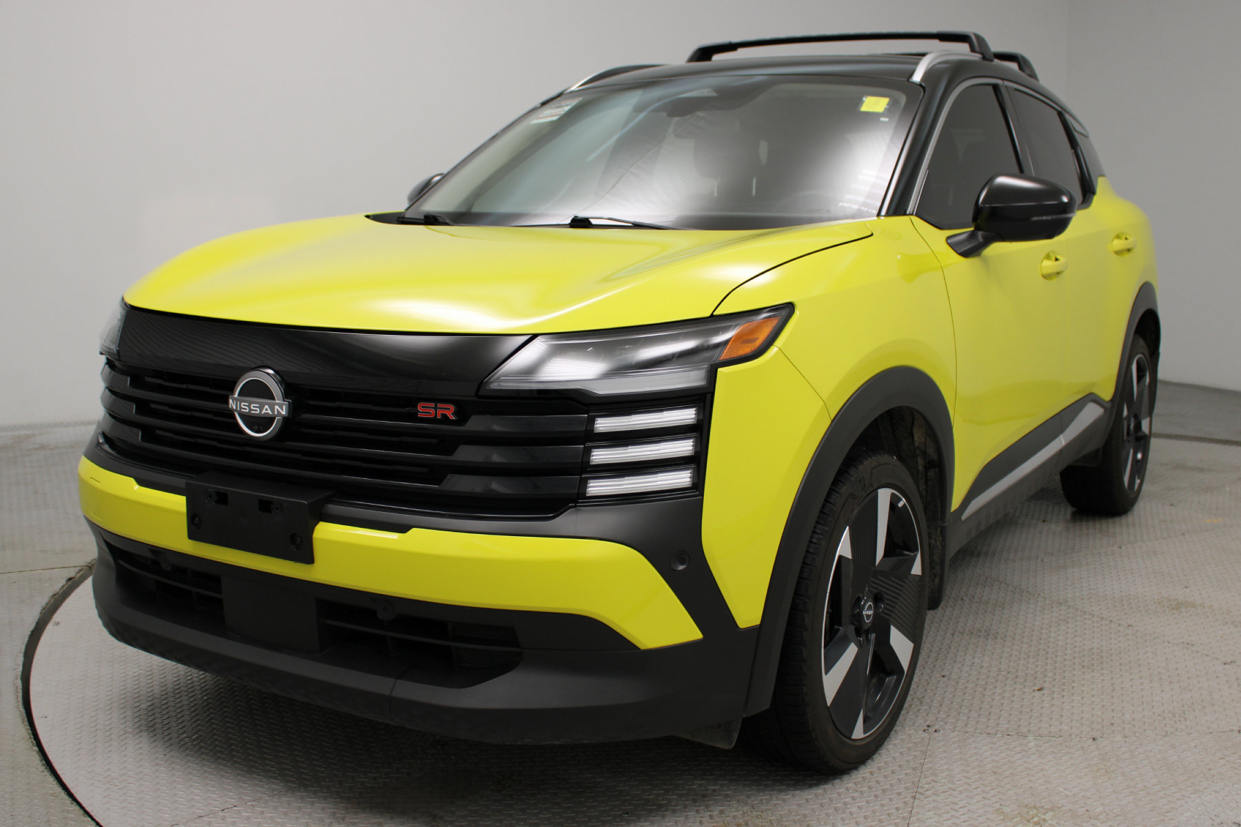 2025 Nissan Kicks SR - Image 3